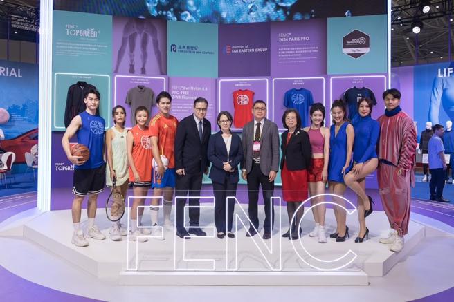 副總統蕭美琴參訪遠東新世紀展區。圖/業者提供