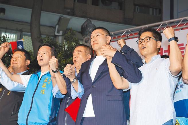 蔡正元強調，謝國樑(右2)擊敗民進黨的策略，就是正面迎戰寸步不讓。（示意圖／資料照／鄧博仁攝）