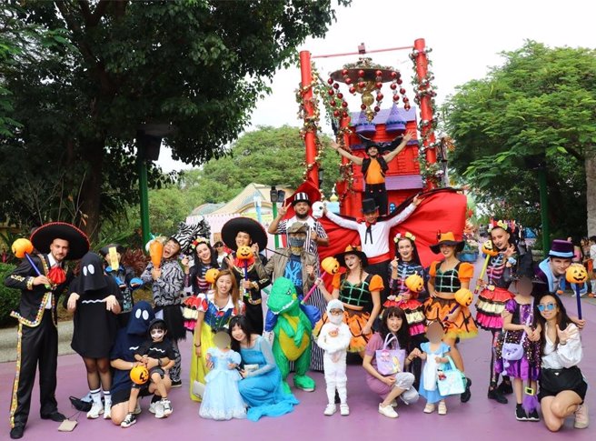 遊客還可報名參加麗寶樂園「萬聖扮裝大遊行」在華麗的遊行隊伍中與怪物、巫師們一同遊樂。（麗寶樂園提供／吳娮翎台北傳真） 