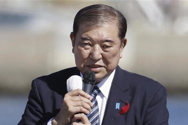 日本第50屆眾院選舉15日起跑，首相石破茂在福島縣磐城市發出選戰第一聲。（美聯社）