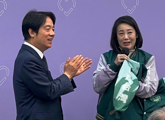 粉專認為，不但可針對吳思瑤(右)等仇恨值高的綠委來罷免，還可以直取總統賴清德(左)。（示意圖／資料照／曾薏蘋攝）