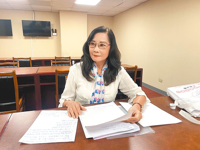 台北市警用監視器傳輸費爭議延燒，北市議會調查小組14日開會，召集人、國民黨議員秦慧珠表示，預計11月中開始寫結案報告，並於12月20日前定案送議會大會。（劉彥宜攝）