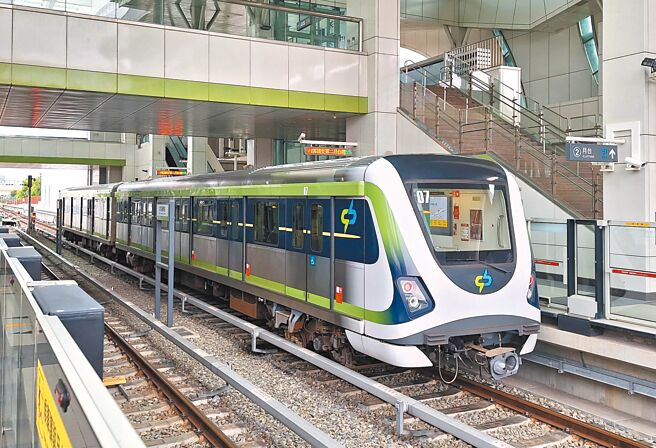 台中捷運綠線18站配置84名站管人力，缺額高達13人，中捷公司表示10月底會補足。（陳淑娥攝）