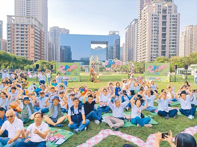 台中市民野餐日今年「遍地開花」，將於11月3日在29個行政區登場，14日舉行宣傳活動相當熱鬧。（陳淑娥攝）