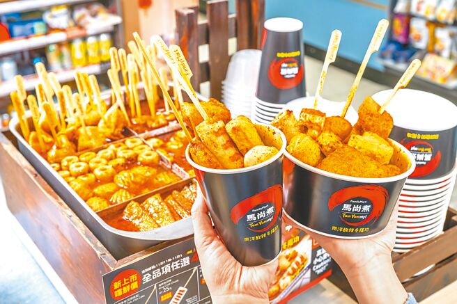 全家去年推馬來西亞進口的南洋酸辣燙「馬尚煮」，帶動熟食區相關品類業績成長逾5成。（全家提供）