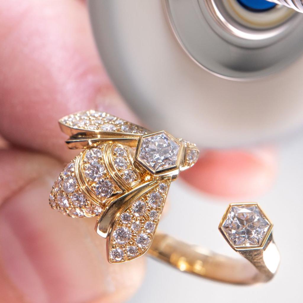 CHAUMET的Bee My Love珠寶，充滿奢華趣味。（CHAUMET提供）