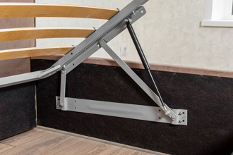 英国2宝妈遭掀床「锁喉」 女儿抢救不及 窒息身亡