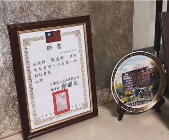 秀名錶、豪車！年輕名律師涉當詐團軍師遭羈押    獲210萬交保