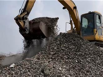 怪手清出壯觀「文蛤山」 養殖區受災逾7成價格狂飆