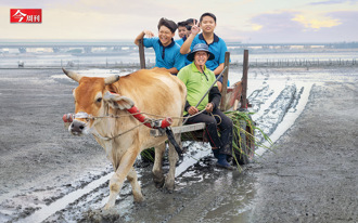 差點被廢校！熱血公務員如何逆轉？讓孩子願意坐上牛車