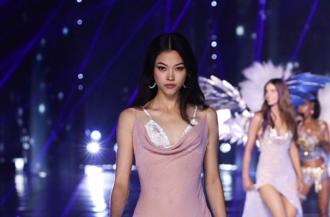 臭臉出圈！ 混血模特臭臉走維密　話題更勝傳奇超模