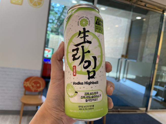 7-11新推韩国真果实Highball调酒莱姆口味。（朱世凯摄）《中时新闻网》关心您：饮酒过量，有碍健康。酒后不开车，安全有保障！