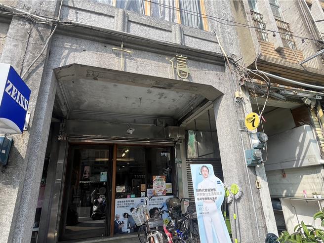 大林鎮「十信視界」質感眼鏡行也提供借問站服務。(嘉義縣政府提供／呂妍庭嘉義傳真)
