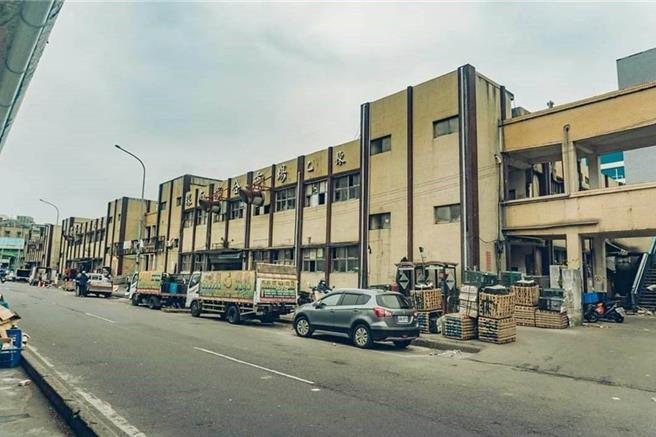 工人摔车骨折，环南市场判赔126万。（本报资料照片）