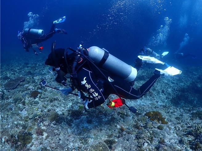 水域活动愈来愈发展，安全更显重要。（万德福潜水提供／罗琦文屏东传真）