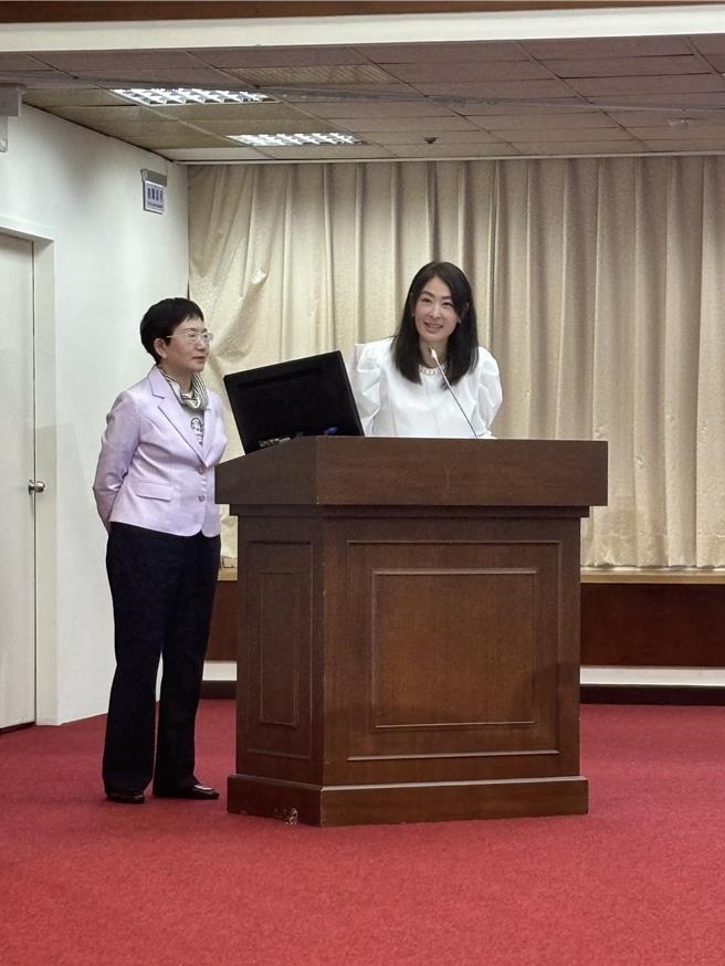 台北101董事长贾永婕首度赴立法院备询。（图／吴静君摄）