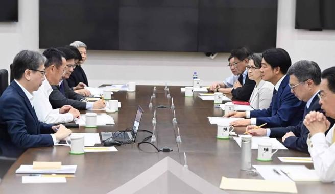 因应中共环岛军演，总统赖清德召开国安高层会议。（图 / 取自赖清德脸书）
