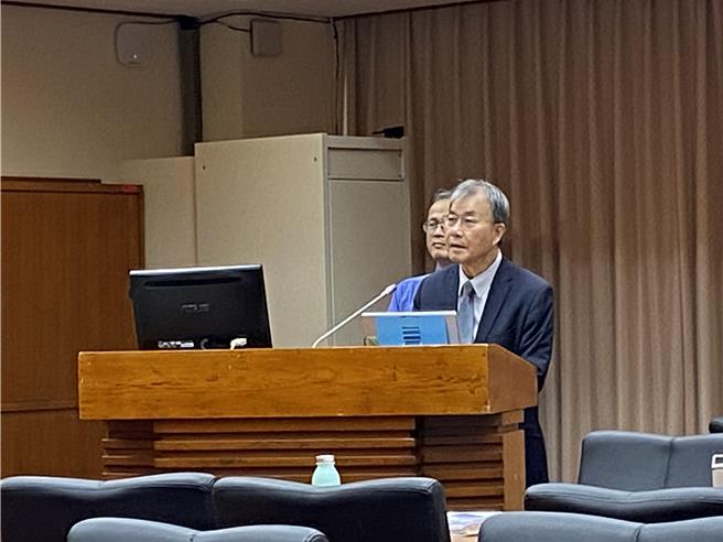 对于学位陆生来台一事，教育部长郑英耀表示，跟对岸一直没能有效联繫上。（林志成摄）