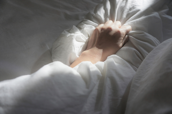 高学歷正妹与年长23岁的姨丈发展不伦恋，男方还将二人13次的性行为纪录于笔记本。（图：shutterstock／达志）