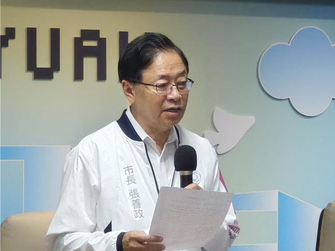 桃园市长张善政16日主持市政会议，他针对淹水防治有效、「一生好运卡」核发超过1万张致词。淹水方面，张善政说，已经陆续完成5区7件下水道工程，总长度达1508米，如杨梅埔心后站淹水情况大幅改善。好运卡则将准备惊喜给领到第1万张好运卡民眾，未来也会持续推出更多妇幼政策。（赖佑维摄）