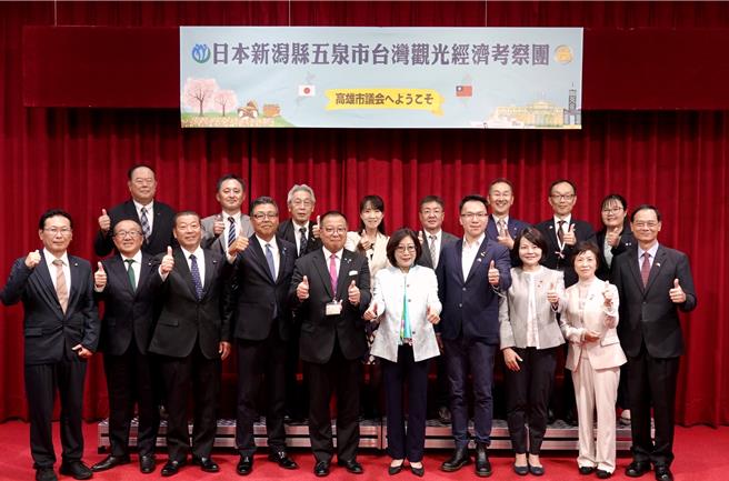 日本新舄县五泉市府会访问团于今（16）日首次拜访高雄市议会，受到高市议长康裕成热情欢迎。（高市议会提供）