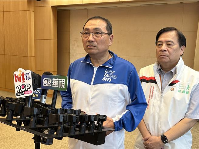 新北市長侯友宜16日駁斥，環狀線全部工程進度過程是以安全為最大考量。（高鈞麟攝）