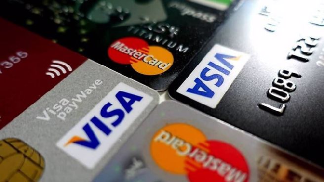 台新GoGo卡的LINE Pay回馈取消，让眾多网友哀号。示意图为信用卡。（资料照）