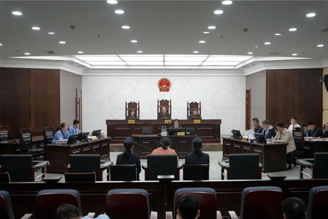 5人被控殺6人後支解3人棄屍二審河南高院開示範庭審理。（豫法陽光微信公眾號）