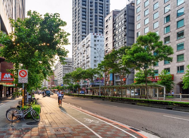 信義房屋不動產企研室專案經理曾敬德強調，雖然當初政府澄清沒有限貸令，但央行要求不動產放款降溫的立場應不會改變，且有銀行業者指出，央行要求提出的改善計劃期限至明年底，可預期接下來資金都屬於偏緊的狀態。(圖/信義房屋 提供)