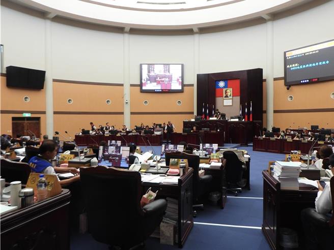 花蓮縣議會定期大會將在17日登場，開議首日將要求縣府針對3項重大議題專案報告，包含農產運銷公司缺失與檢討、環保餐具清洗中心執行進度及振興券等。（本報資料照片）
