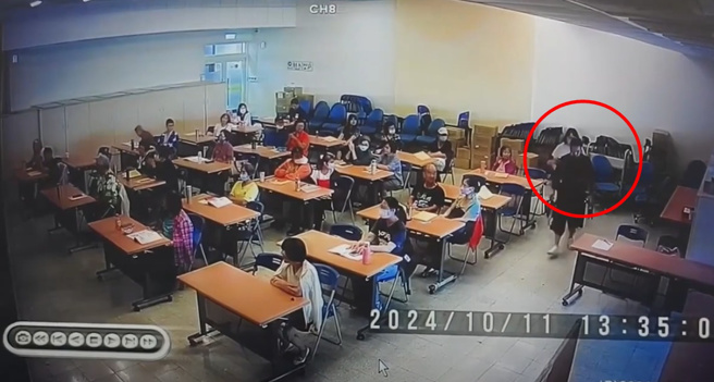 已故導演齊柏林的兒子齊廷洹遭羞辱「靠老爸的餘蔭就能吃一輩子」，當下的畫面曝光。（圖／記者謝明俊翻攝）