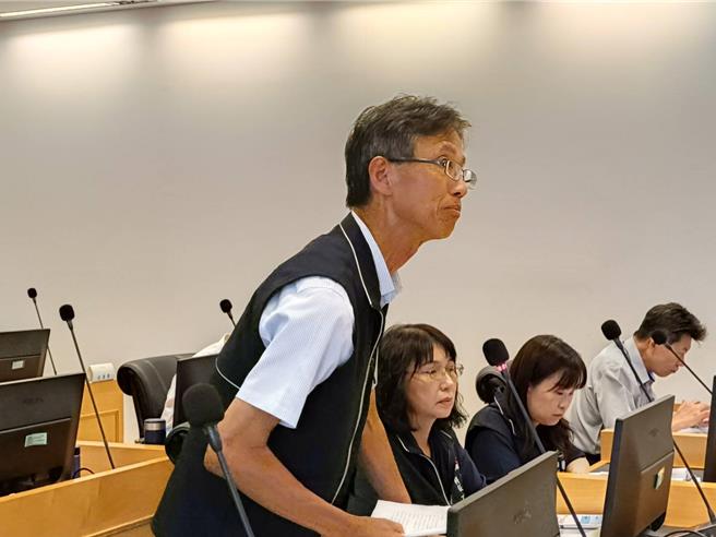 台中市地稅局長沈政安表示，全市繳納房屋稅者約120萬戶，其中稅額減少的占34.5％，稅額增加的占8％。（林欣儀攝）