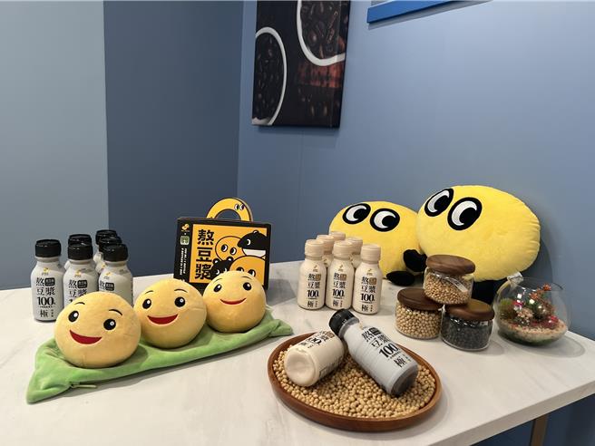 發表會標榜產品100％使用國產黃豆。（王揚傑攝）