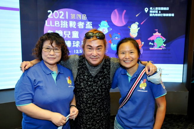 知名制作人张智皓(中)不幸离世。（图／友人提供）