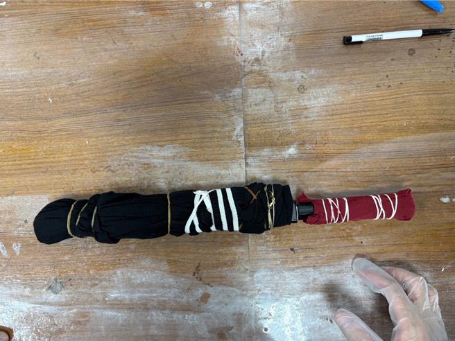 警方查扣杀伤黄男的刀具。（警方提供）