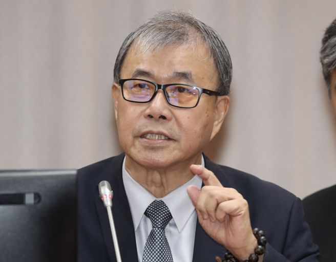 新北市高职女老师发文指被8＋9学生迷倒，教长郑英耀认为不宜。（姚志平摄）