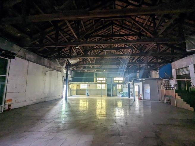 中坜铁道4、5号仓库紧急防护，未来研议退缩保存歷史建物。（本报资料照片）