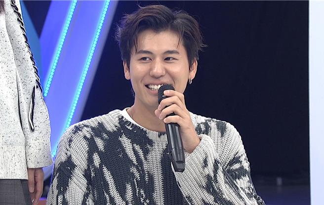 風田白目造謠安心亞有腳臭。（中天綜合台提供）