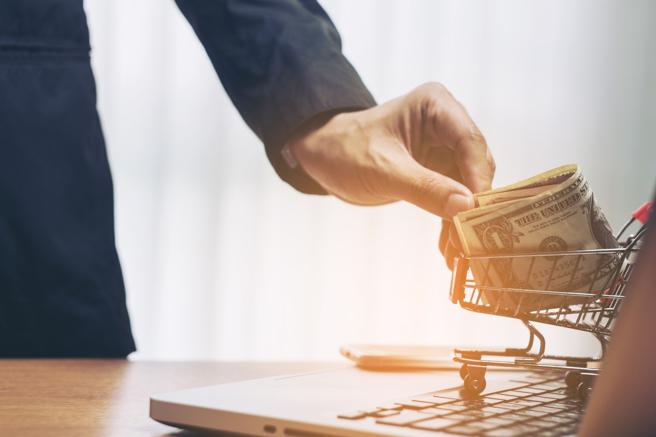 属马者10月下旬不仅有望透过友人得到高收益的投资机会，更将获得大笔订单。（示意图：Shutterstock／达志）