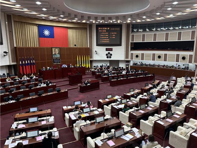 北士科案与京华城案议会专案小组的调查报告出炉，未来在经部分用词修正后，就会将报告内容全数在台北市议会网站上公开。（丁上程摄）