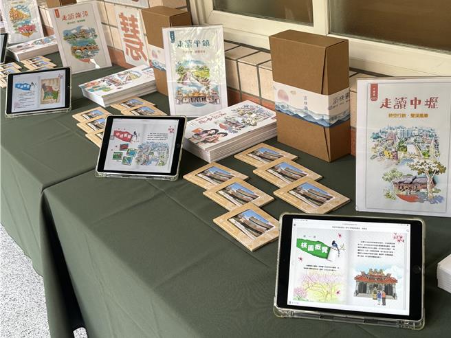 「在地学课程－读桃园」特以「阅读在地」为主轴，规画13区在地学路线，藉由师生实际走读，运用双脚踏查桃园各区在地风土民情。（姜霏摄）