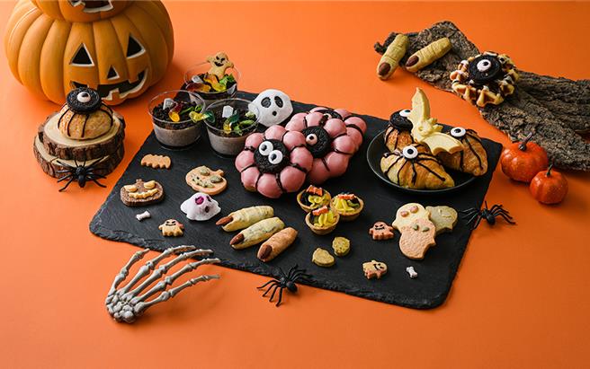 和逸饭店·台南西门馆「万圣惊魂晚宴」从主餐到甜点都充满惊喜，披着幽灵外衣的草莓大福以及蜘蛛造型的甜甜圈等多样应景甜点让人大开眼界。（和逸饭店·台南西门馆提供／吴娮翎台北传真）