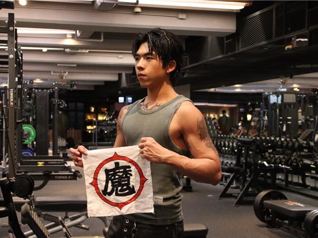 饶舌新人PIZZALI近年迷上健身。（龙大谢音乐提供）