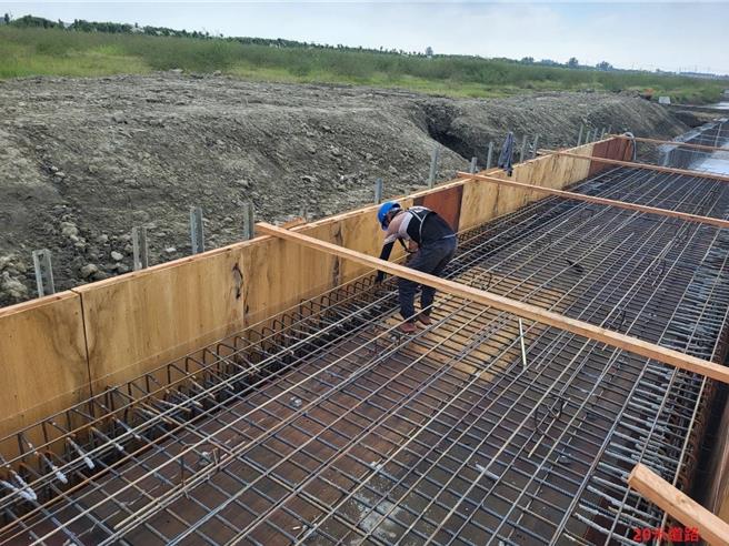 为儘速满足厂商用地之需，七股科技工业区採公共设施与厂商建厂同步的方式办理。（台南市政府提供／宝智华台南传真）