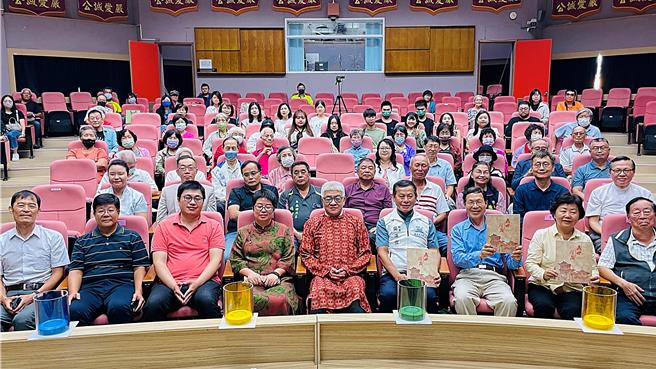 「盛世壁藏壁畫展三部曲」首赴台東縣展出，16日於台東大學演藝廳舉行開幕式。（蕭嘉蕙攝）