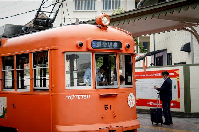 旅客能从高松轻松前往四国其他知名景点，像是日本三大古汤温泉之一的爱媛县道后温泉。（星宇航空提供／张妍溱台中传真）
