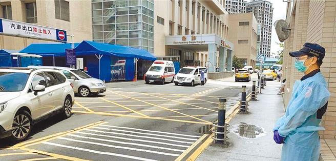 新北市洪姓確診男子情緒失控，在雙和醫院持刀砍傷3名護理師。（中時資料照片）