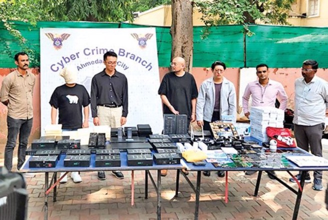 印度警方破获全国性诈骗网络，其中成员有4台湾人涉案。（图／翻摄自Ahmedabad Mirror） 