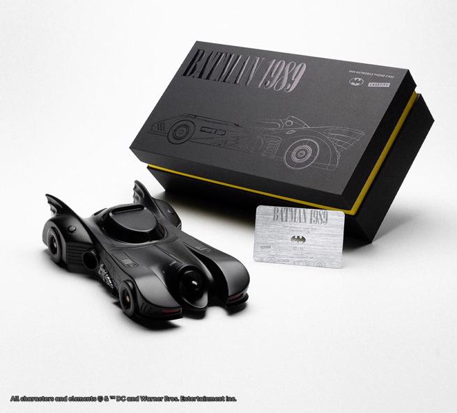 一推出就秒殺的蝙蝠車珍藏版手機殼，設計靈感來自1989年蝙蝠車外型。（CASETiFY提供／古明弘台北傳真）