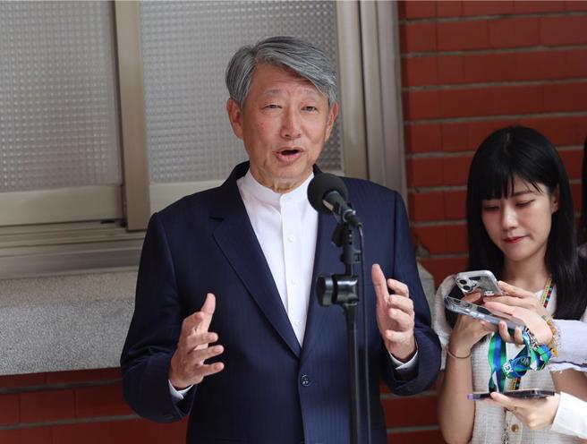 經濟部長郭智輝拋出到菲律賓設電廠送回綠電，引發輿論譁然熱議。（姚志平攝）